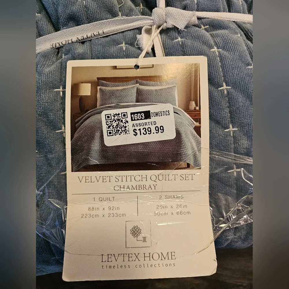 Levtex Chambray Velvet Quilt Set Full/Queen.  New.